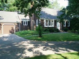 86 Applegate Ln, Falmouth, ME 04105