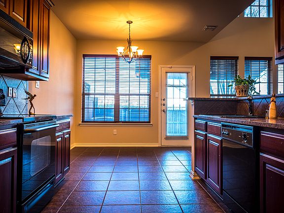 5th image of 1809 Brookview Dr