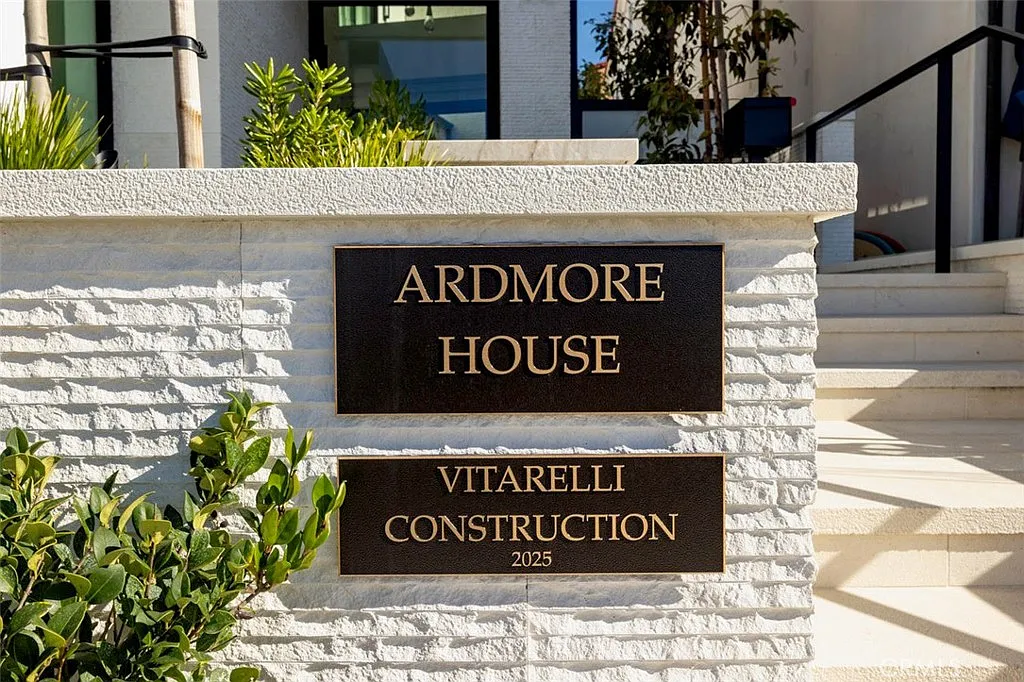 4 bed, 5.5 bath, 4482 sqft, $65,000 — Photo 4