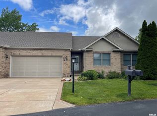 7501 N Villa Lake Dr, Peoria, IL 61614