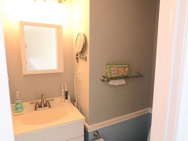 1 1/2 N Newport Ave #3A — Photo 9