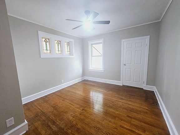3rd image of 4937 Mardel Ave