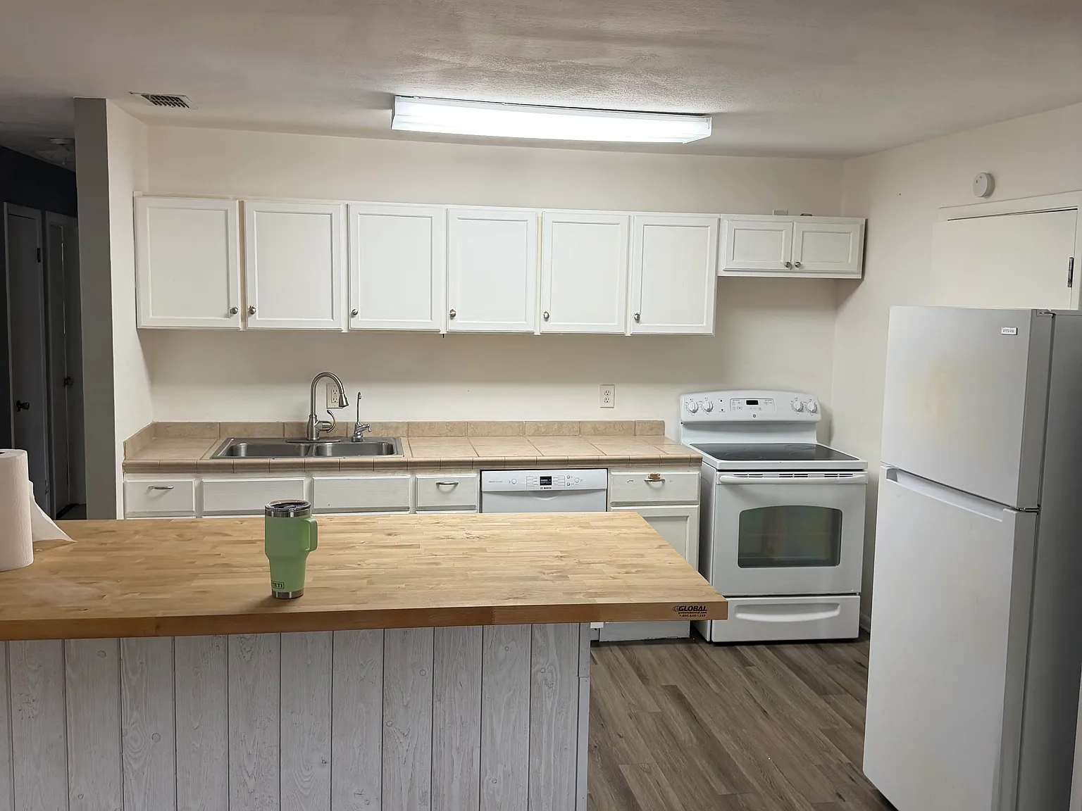 2 bed, 1.5 bath, 1001 sqft, $2,000 — Photo 3