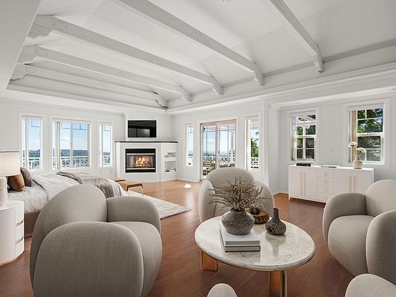 Full level Master Suite