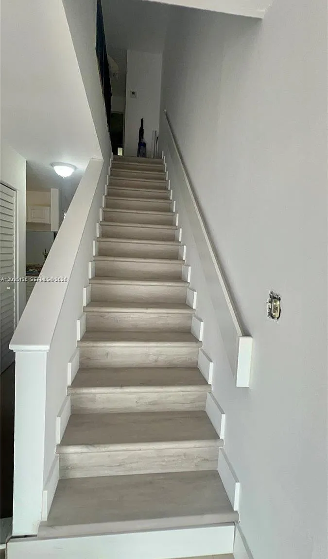 Spanish Court — Photo 4