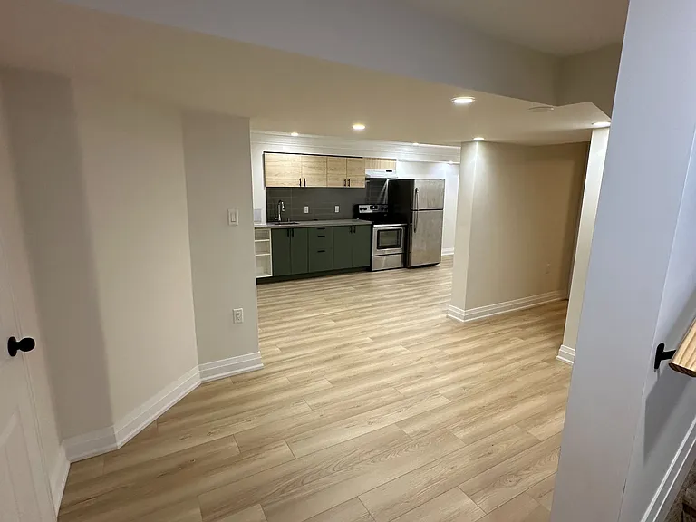 93 Courtney Cres #1 — Photo 3