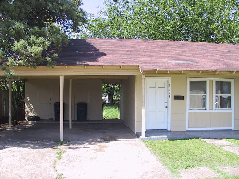 1913 E Rancier Ave — Photo 1