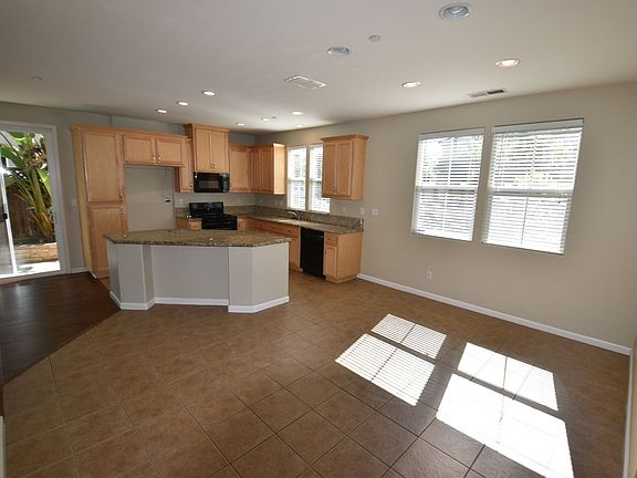 3rd image of 1305 Landmark Cir