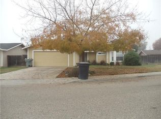 601 N Lyndsay Way, Dinuba, CA 93618