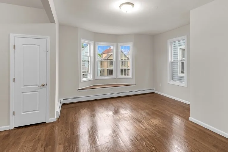 4 bed, 1300 sqft, $2,900 — Photo 4