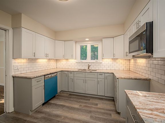 4th image of 2952 Clement St