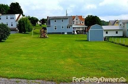 Back Yard
						:
						Nice flat level yard.