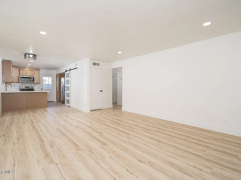 810 E Colter St #A — Photo 7