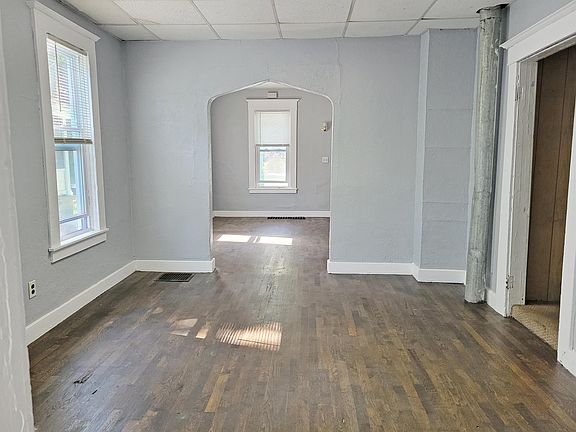 5th image of 749 Spencer St NE