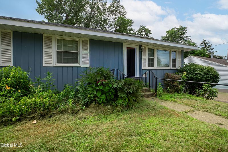 5th image of 230 E Washington Avenue