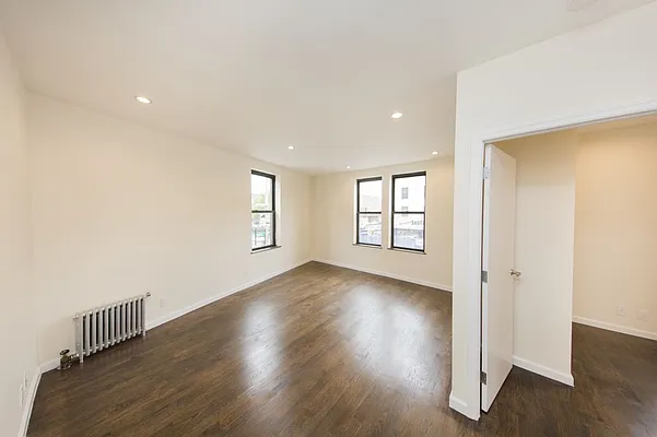 Rented by Jonis Realty | media 8