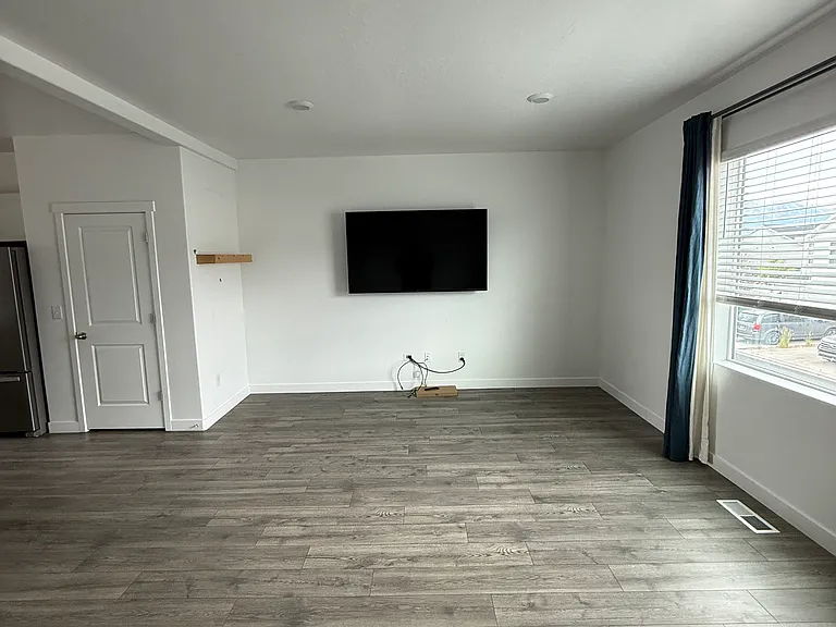 97 N Monitor Row — Photo 8