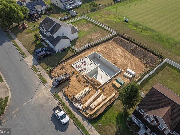 4th image of 705 Dairy Dr