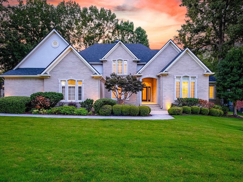 1st image of 18 Hickory Creek Dr