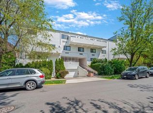 21 Canterbury Rd APT 12, Great Neck, NY 11021