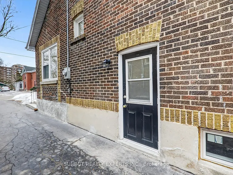 35 Court St N — Photo 34