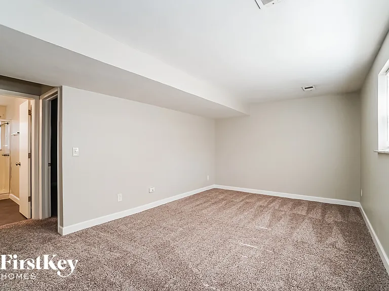 1225 Oakfield Dr N — Photo 8