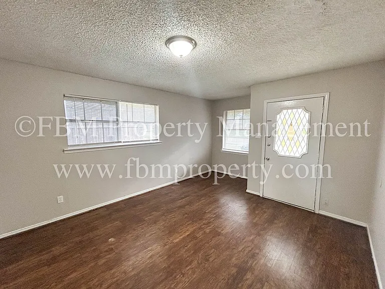 1603 S Hall St #A — Photo 4