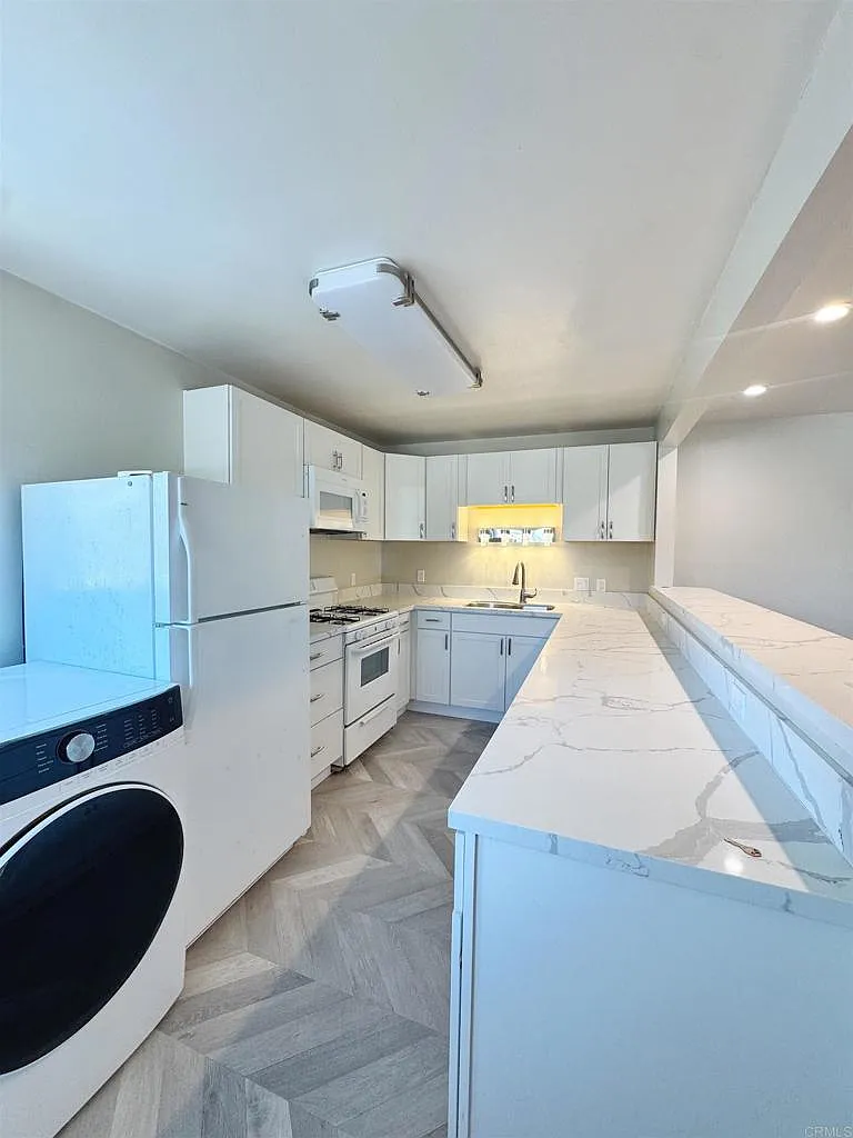 2 bed, 800 sqft, $2,650 — Photo 4