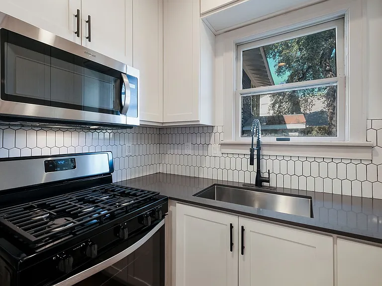 226 E Huisache Ave — Photo 12