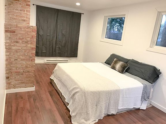 Bonus large bedroom or office