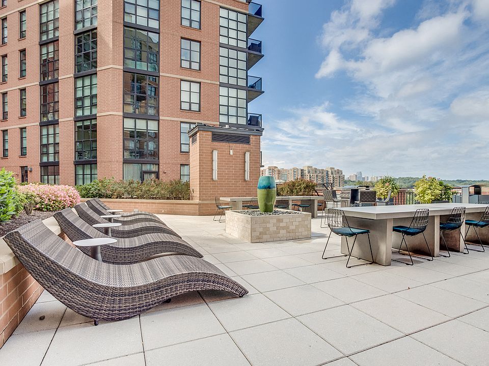 Our community is the perfect blend of modern, high-rise living infused with classic comforts