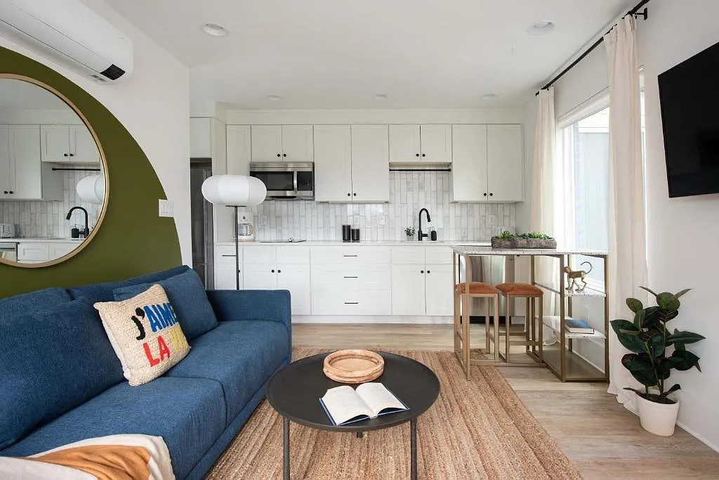 1 bed, 1.0 bath, 558 sqft, $3,000 — Photo 3
