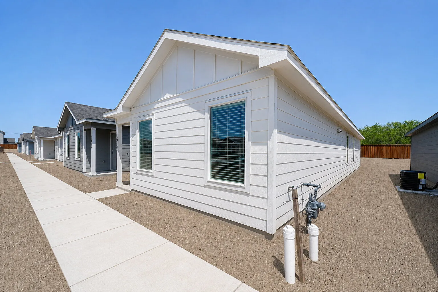 3 bed, 2.0 bath, 1192 sqft, $1,800 — Photo 3