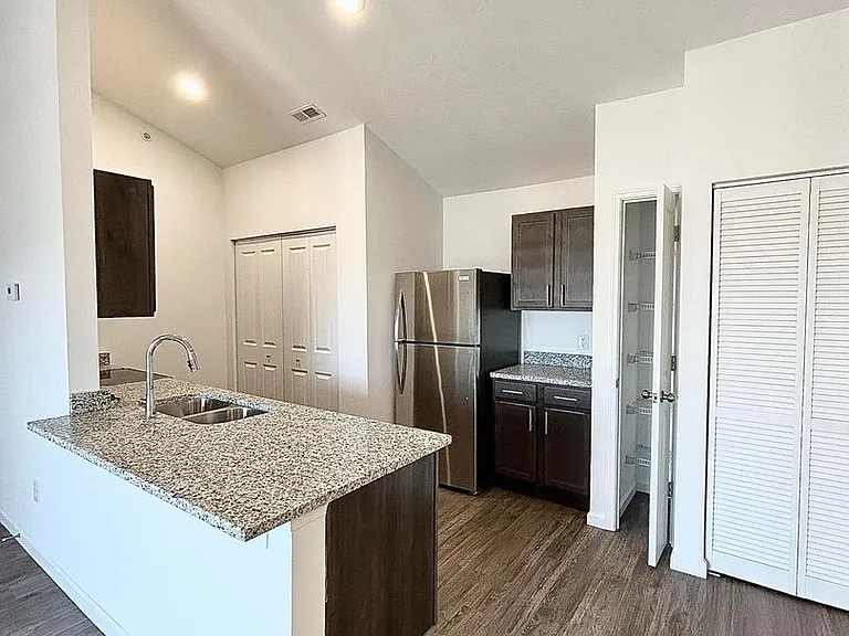 Sagamore Winds Apartments — Photo 22
