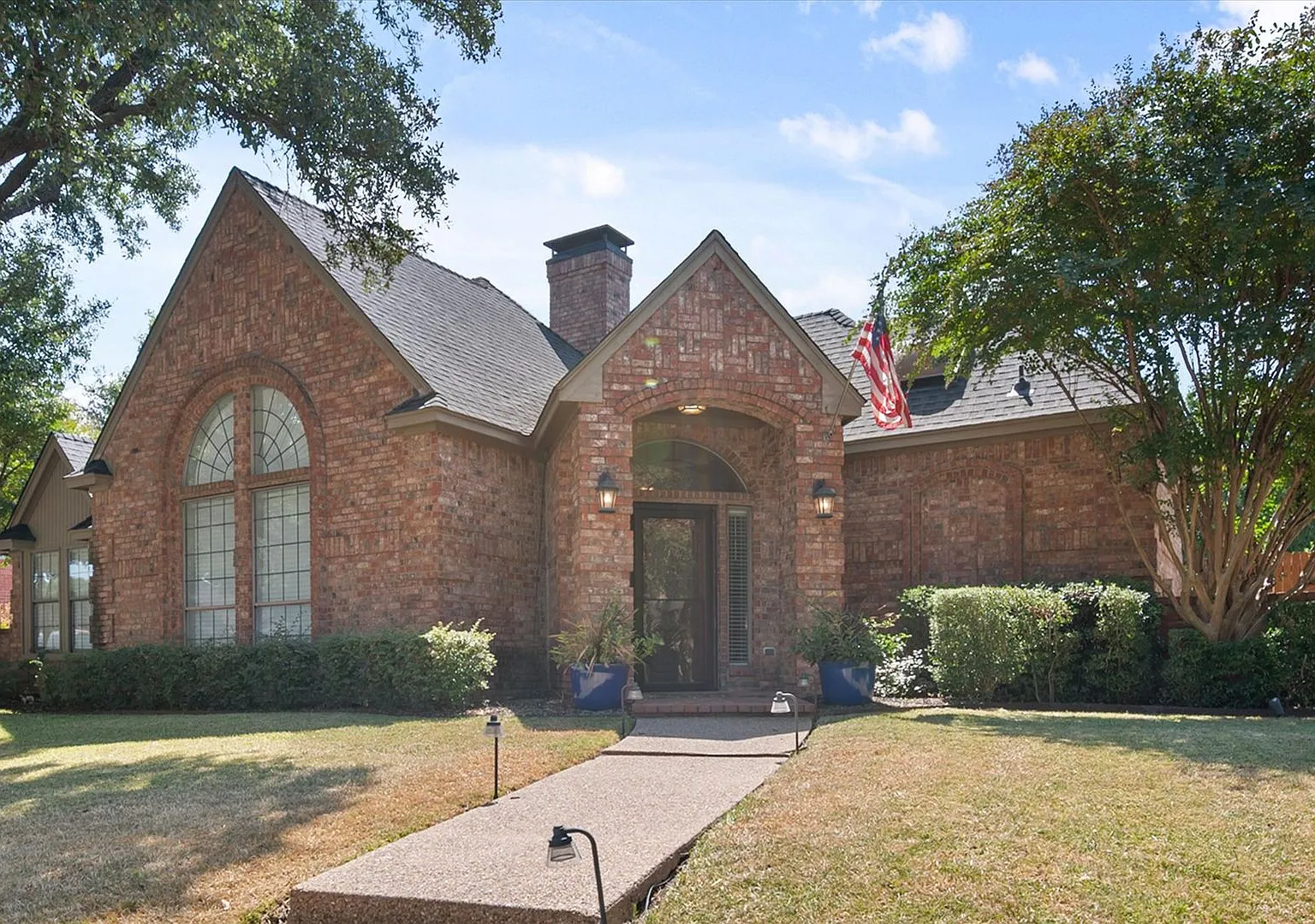 Gorgeous Grand Prairie Pool Home — Photo 2
