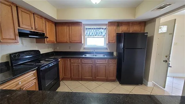2 bed, 2.5 bath, 1400 sqft, $1,100 — Photo 2
