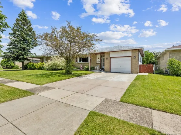 85 Fairoaks Ln, Cheektowaga, NY 14227