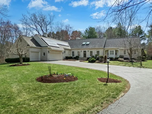 10 Cemetery St, Mendon, MA 01756