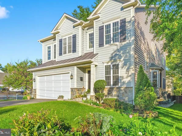 8115 Yorktown Dr, Alexandria, VA 22308