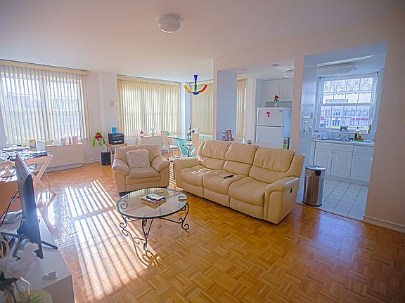 3rd image of 40 Oceana Dr W APT 4B