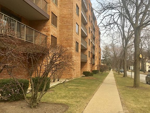 2nd image of 905 Center St Unit 103