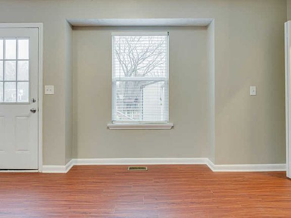 5th image of 210 Tarrytown Dr