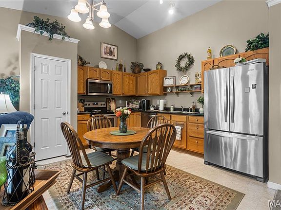 5th image of 629 Pacific Estates Dr