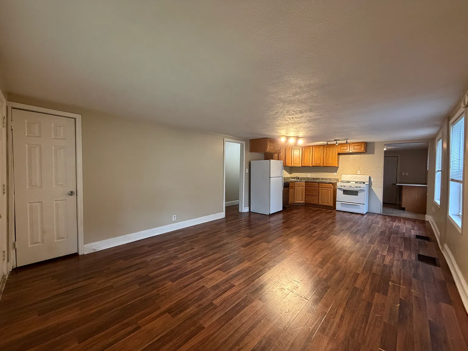 2 bed, 1008 sqft, $1,000 — Photo 2