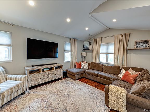 4th image of 75 Bar Beach Road