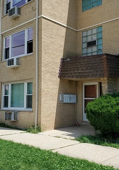 8758 W Berwyn Ave #1 — Photo 1