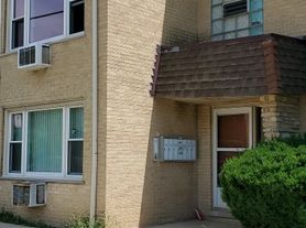 8758 W Berwyn Ave, Chicago, IL
