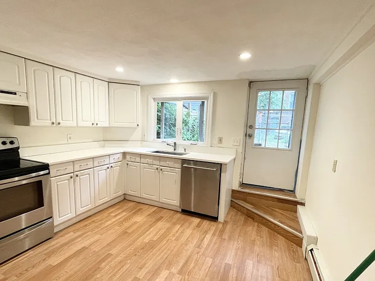 16 Greenwich St #X — Photo 2