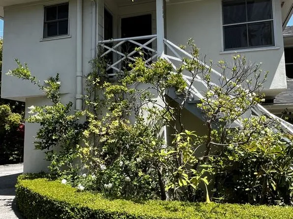 130 S Bowling Green Way #134, Los Angeles, CA 90049
