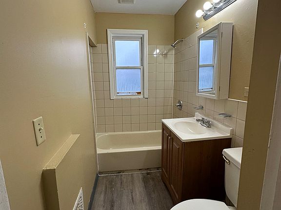 3rd image of 50 Welton St #2